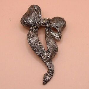 VTG Silver Tone Bow Tie Brooch with Rhinestone Accents
